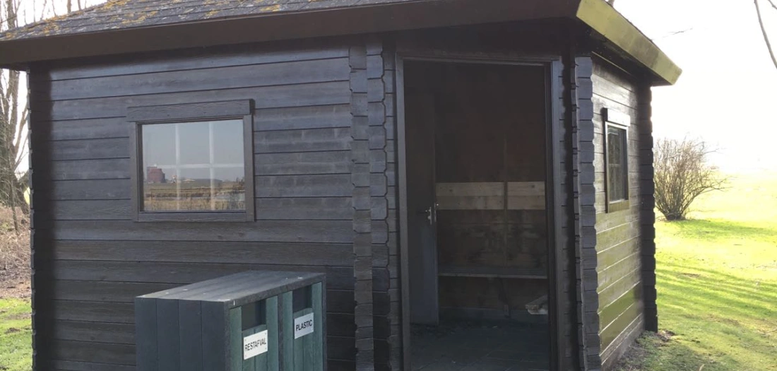 Goed nieuws! Het toilet in schuilhut 12 is weer in gebruik